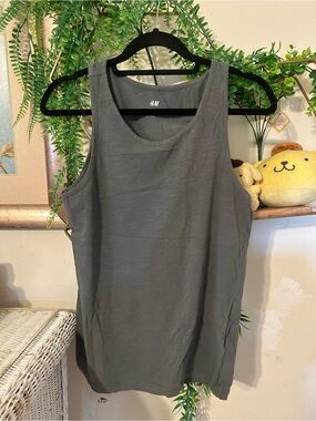 H&M men’s Gray Tank Top - Classic Scoop Neck 95% cotton 5% elastin
